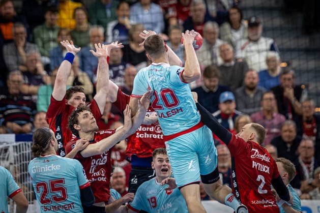 DAIKIN HBL SG Flensburg Handewitt vs MT Melsungen 24 04 26 Defensive action against Uladzislau Kulesh No. 20, MT Melsungen DAIKIN HBL SG Flensburg Handewitt vs MT Melsungen, GP JOULE Arena on 24 04 26 Copyright: xBEAUTIFULxSPORTS MarioxM.xKobergx