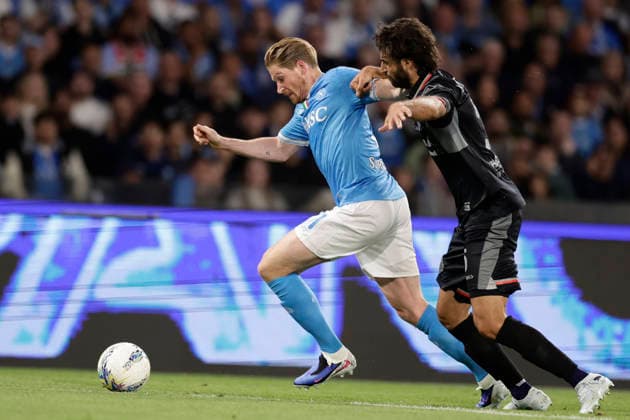 Italy: Serie a football match SSC Napoli vs Cremonese Napoli s Belgian midfielder Kevin De Bruyne challenges for the ball with Cremonese s Italian defender Sebastiano Luperto during the Serie A football match between SSC Napoli vs Cremonese at the Diego Armando Maradona Stadium in Naples, on April 24, 2026. _BPH2679 Copyright: xAntonioxBalascox