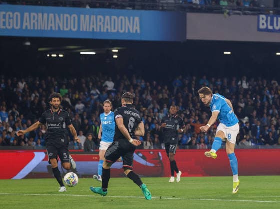 April 24, 2026, Napoli, Campania, ITALIA: Goal there Scott McTominay of SSC Napoli During the football match on April 24, 2026, valid for the Italian Serie A - 2025 26 championship in Naples at the Diego Armando Maradona Stadium between SSC Napoli and US Cremonese.Pictured: Serie A Football Match - 2025 26 Napoli Vs. Cremonese  - ZUMAs236 20260424_aap_s236_021 Copyright: xFabioxSassox