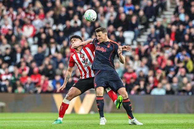 Premier League: Sunderland v Nottingham Forest Chris Wood of Nottingham Forest jumps up to win the high ball from Omar Alderete of Sunderland during the Premier League match Sunderland vs Nottingham Forest at Stadium Of Light, Sunderland, United Kingdom on 24 April 2026 (Photo by Alfie Cosgrove News Images) Sunderland Stadium Of Light Tyne and Wear United Kingdom Copyright: xAlfiexCosgrove NewsxImagesx