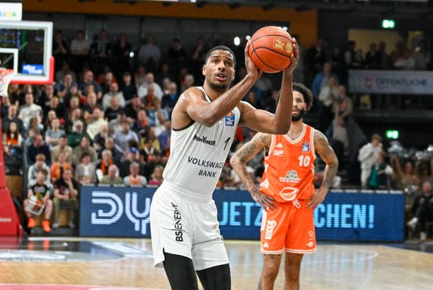 David Nguessan Basketball Loewen Braunschweig, 01 at free throw RASTA Vechta vs Basketball Loewen Braunschweig, easyCredit Basketball Bundesliga, 31 Matchday, Season 2025 2026, 24 04 2026, RASTA Vechta vs Basketball Loewen Braunschweig, easyCredit Basketball Bundesliga, 31 Matchday, Season 2025 2026, 24 04 2026 Vechta Copyright: xEibner-Pressefoto RobertxGertzenx EP_RGN