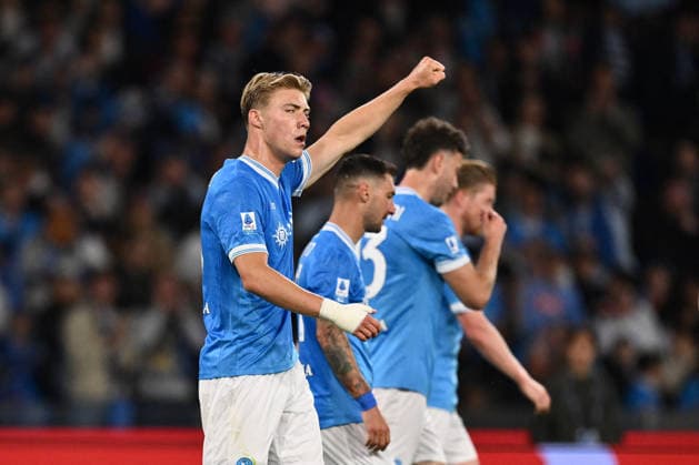 CALCIO - Serie A - SSC Napoli vs US Cremonese Rasmus Hojlund of S.S.C. Napoli celebrates after scoring the goal of 2-0 during the 34th day of the Serie A Championship between S.S.C. Napoli and U.S. Cremonese at the Diego Armando Maradona Stadium on April 24, 2026 in Naples, Italy. Naples Italy  Copyright: xIPAxSport ABACAx