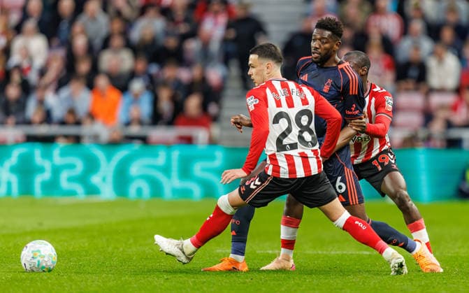 24th April 2026; Stadium of Light, Sunderland, England; Premier League Football, Sunderland versus Nottingham Forest; Ibrahim Sangare of Nottingham Forest making a pass under pressure from Enzo Le Fee of Sunderland and Habib Diarra of Sunderland WMxSportsxMedia