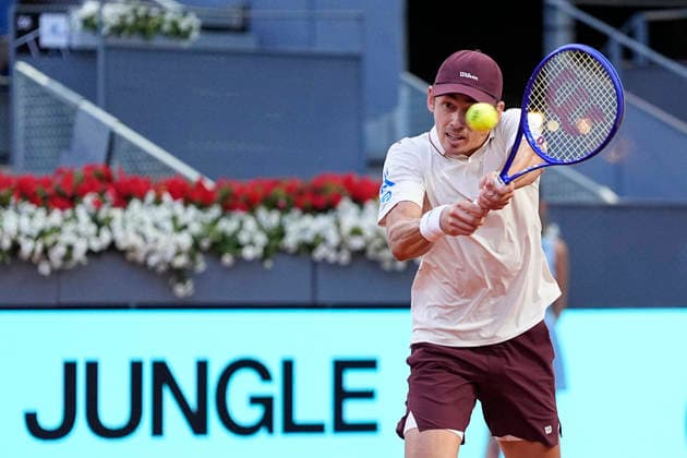 April 24, 2026, Madrid, Madrid, Spain: Alex de Minaur of Australia plays against Rafael Jodar of Spain during the Mutua Madrid Open 2026, ATP, Tennis Herren Masters 1000 and WTA, Tennis Damen 1000, at La Caja Magica on April 24, 2026 in Madrid, Spain. Mutua Madrid Open 2026 - Day 5 - ZUMAa181 20260424_zaa_a181_526 Copyright: xOscarxJ.xBarrosox
