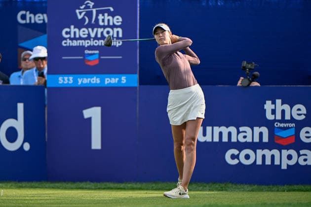 HOUSTON, TX - APRIL 24: Nelly Korda (USA) watches her tee shot on 1 during the second round of The Chevron Championship on April 24, 2026, at Memorial Park Golf Course in Houston, Texas. (Photo by Ken Murray Icon Sportswire) GOLF: APR 24 LPGA, Golf Damen The Chevron Championship EDITORIAL USE ONLY Icon2604240012