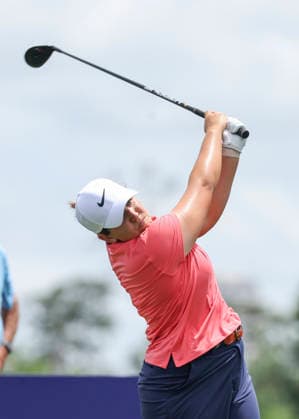HOUSTON, TX - APRIL 23: Farah Bernadette O™Keefe (a) (USA) watches her tee shot on 10 during the first round of The Chevron Championship on April 23, 2026 at Memorial Park Golf Course in Houston, Texas. (Photo by Leslie Plaza Johnson Icon Sportswire) GOLF: APR 23 LPGA, Golf Damen The Chevron Championship EDITORIAL USE ONLY Icon2604230361