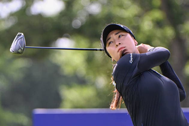 HOUSTON, TX - APRIL 23: Ina Yoon (KOR) watches her tee shot on 16 during the first round of The Chevron Championship on April 23, 2026, at Memorial Park Golf Course in Houston, Texas. (Photo by Ken Murray Icon Sportswire) GOLF: APR 23 LPGA, Golf Damen The Chevron Championship EDITORIAL USE ONLY Icon2604230211