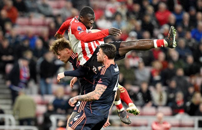 Brian Brobbey of Sunderland and Luca Netz of Nottingham Forest Sunderland v Nottingham Forest, Premier League, Football, Stadium of Light, Sunderland, UK - 24 Apr 2026Sunderland Stadium of Light United Kingdom EDITORIAL USE ONLY No use with unauthorised audio, video, data, fixture lists, club league logos or live services. Online in-match use limited to 120 images, no video emulation. No use in betting, games or single club league player publications. Copyright: xGreigxCowie Shutterstockx 16837541ct