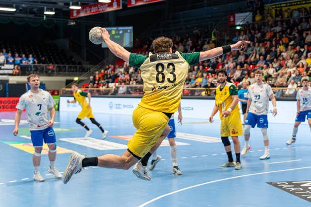 Hagen, Germany 24 April 2026 2 Handball Bundesliga 2025 2026 Sp 29 VfL Eintracht Hagen vs Dessau Roßlauer HV In the picture Pierre Busch VfL at the jump shot Ischelandhalle Nordrhein Westfalen Copyright: xFotostandx xKruczynskix