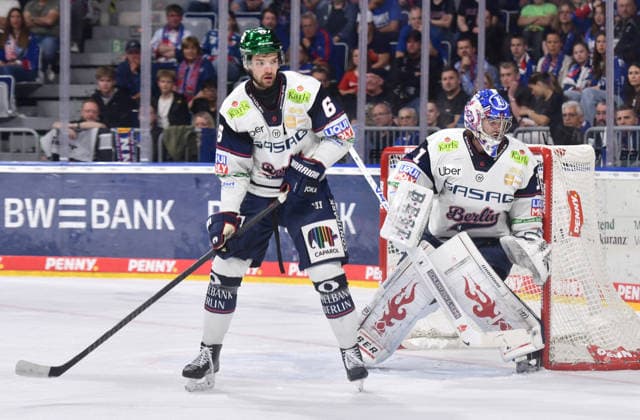 24 04 2026, xblx, Eishockey Penny DEL Final 2026, Adler Mannheim Eisbären Berlin v l Kai Wissmann Eisbären Berlin , Jonas Stettmer Eisbären Berlin DFL DFB REGULATIONS PROHIBIT ANY USE OF PHOTOGRAPHS as IMAGE SEQUENCES and or QUASI VIDEO Mannheim