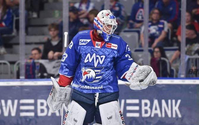 24 04 2026, xblx, Eishockey Penny DEL Final 2026, Adler Mannheim Eisbären Berlin v l Johan Christer Mattsson Adler Mannheim DFL DFB REGULATIONS PROHIBIT ANY USE OF PHOTOGRAPHS as IMAGE SEQUENCES and or QUASI VIDEO Mannheim