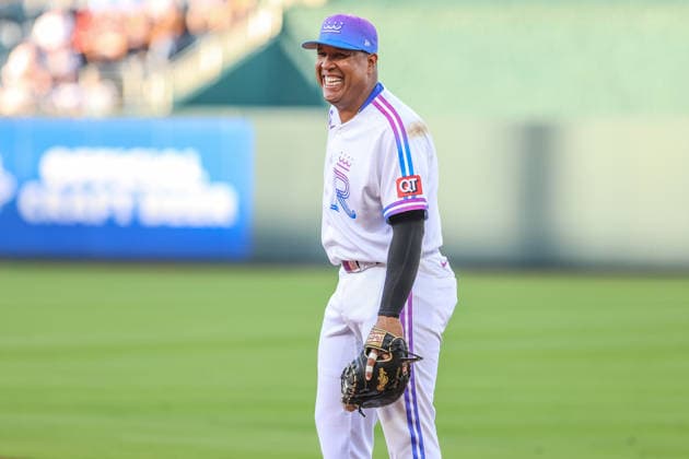 MLB, Baseball Herren, USA 2026: Angels Vs Royals April 24th APR 24, 2026: Kansas City Royals first baseman Salvador Perez (13) smiles at towards the dugout against the Los Angeles Angels at Kauffman Stadium in Kansas City, MO. Roman Puno CSM (Credit Image: Â Roman Puno Cal Media) Kansas City Missouri United States EDITORIAL USE ONLY Copyright: xx ZUMA-20260425_zma_c04_024.jpg RomanxPunox csmphotothree487877