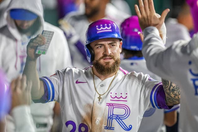 MLB, Baseball Herren, USA 2026: Angels Vs Royals April 24th APR 24, 2026: Kansas City Royals center fielder Kyle Isbel (28) celebrates in the dugout against the Los Angeles Angels at Kauffman Stadium in Kansas City, MO. Roman Puno CSM (Credit Image: Â Roman Puno Cal Media) Kansas City Missouri United States EDITORIAL USE ONLY Copyright: xx ZUMA-20260425_zma_c04_041.jpg RomanxPunox csmphotothree487881