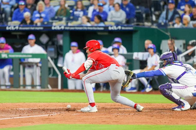APR 24, 2026: Los Angeles Angels outfielder Bryce Teodosio (22) lays down a bunt against the Kansas City Royals at Kauffman Stadium in Kansas City, MO. CSM Kansas City United States - ZUMAc04_ 20260425_zma_c04_044 Copyright: xRomanxPunox