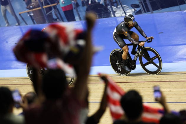 UCI Track World Cup: Nilai Picture by Alex Whitehead SWpix.com - 25 04 2026 - Cycling - UCI Track World Cup: Nilai - Velodrom Nasional Malaysia, Nilai, Malaysia - Men™s Keirin - Semifinals - Mohd Azizulhasni Awang (Malaysia) progresses in the Final Nilai Velodrom Nasional Malaysia Malaysia Copyright: x xSWpix.comx(t axPhotographyxHubxLtd)xAlexxWhitehead SWpix.comx SWP-3030-13105
