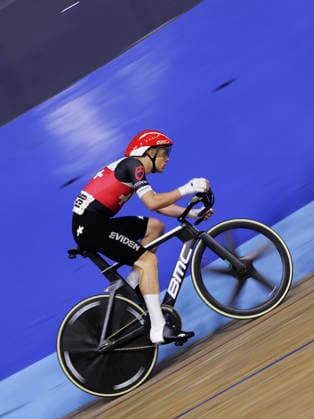 UCI Track World Cup: Nilai Picture by Alex Whitehead SWpix.com - 25 04 2026 - Cycling - UCI Track World Cup: Nilai - Velodrom Nasional Malaysia, Nilai, Malaysia - Men™s Omnium - Scratch Race 1 4 - Alex Vogel (Switzerland) Nilai Velodrom Nasional Malaysia Malaysia Copyright: x xSWpix.comx(t axPhotographyxHubxLtd)xAlexxWhitehead SWpix.comx SWP-3030-13108
