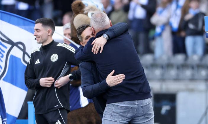 Coach Stefan Leitl welcomes coach Tim Walter Sport Soccer Football DFL 2 Bundesliga Men 31 Matchday Season 2025 2026 25 04 2026 Hertha BSC Berlin vs Holstein Kiel KSV DFL regulations prohibit any use of photographs as image sequences and or quasi video