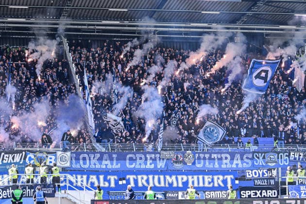 25 04 2026, Football, 2 Bundesliga, 31 Matchday Season 2025 2026, Preußen Münster DSC Arminia Bielefeld, Pyrotechnics Arminia Bielefeld Fans, xRHR FOTO TKx Copyright: RHR-FOTOx RHR-FOTO TK