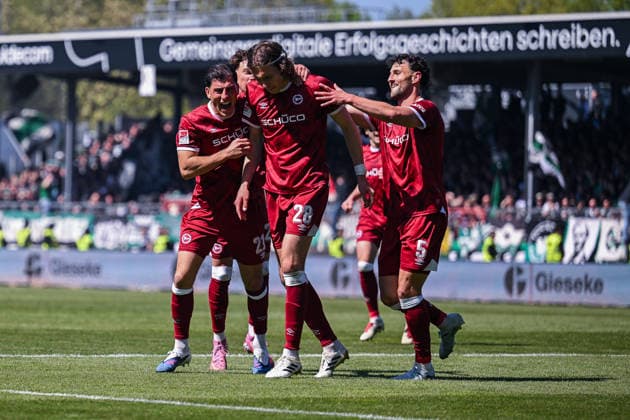 25 04 2026, Soccer, 2 Bundesliga, 31 Matchday Season 2025 2026, Preußen Münster DSC Arminia Bielefeld, Roberts Uldrikis DSC Arminia Bielefeld is happy about the goal for 1 2, xRHR PHOTO TKx Copyright: RHR-FOTOx RHR-FOTO TK