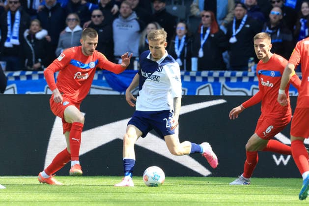 DEU, DFL, 2 FBL, Hertha BSC vs Holstein Kiel, 25 04 2026, Berliner Olympiastadion, Berlin, DEU, DFL, 2 FBL, Hertha BSC vs Holstein Kiel, in the picture Marten Winkler Hertha BSC Berlin 22 , Marko Ivetic Holstein Kiel 6 , David Zec Holstein Kiel 26 DFL regulations prohibit any use of Photographs as image sequences and or quasi video nordphotoxGmbHx xEngler nph00076