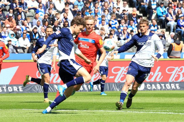 DEU, DFL, 2 FBL, Hertha BSC vs Holstein Kiel, 25 04 2026, Berliner Olympiastadion, Berlin, DEU, DFL, 2 FBL, Hertha BSC vs Holstein Kiel, in the picture Linus Gechter Hertha BSC Berlin 44 , Michael Cuisance Hertha BSC Berlin 10 , KASPER DAVIDSEN Holstein Kiel 15 DFL regulations prohibit any use of Photographs as image sequences and or quasi video nordphotoxGmbHx xEngler nph00076