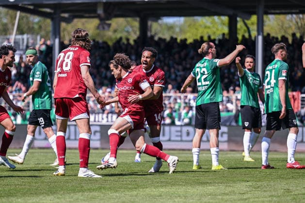 25 04 2026, Soccer, 2 Bundesliga, 31 Matchday Season 2025 2026, Preußen Münster DSC Arminia Bielefeld, Mael Corboz DSC Arminia Bielefeld is happy about the goal to 1 3, xRHR PHOTO TKx Copyright: RHR-FOTOx RHR-FOTO TK