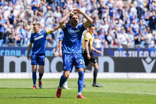 2 Bundesliga, Karlsruher SC vs Hannover 96, 25 04 2026 Goal celebration for 1 1 by Fabian Schleusener Karlsruher SC, 24 2 Bundesliga, Karlsruher SC vs Hannover 96, BBBank Wildpark Karlsruhe, 25 04 2026 DFB DFL REGULATIONS PROHIBIT ANY USE OF PHOTOGRAPHS AS IMAGE SEQUENCES AND OR QUASI VIDEO Copyright: xBEAUTIFULxSPORTS Boscox