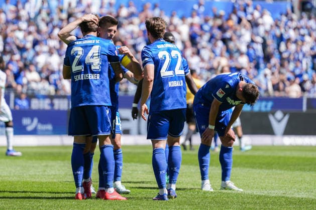 2 Bundesliga, Karlsruher SC vs Hannover 96, 25 04 2026 Goal celebration for 1 1 by Fabian Schleusener Karlsruher SC, 24 2 Bundesliga, Karlsruher SC vs Hannover 96, BBBank Wildpark Karlsruhe, 25 04 2026 DFB DFL REGULATIONS PROHIBIT ANY USE OF PHOTOGRAPHS AS IMAGE SEQUENCES AND OR QUASI VIDEO Copyright: xBEAUTIFULxSPORTS Boscox