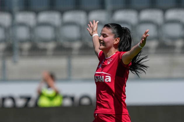 Switzerland AXA Women s Super League 2025 26, FC Thun vs Yverdon Sport FC Stockhorn Arena, Thun Mimoza Hamidi 7 Thun celebrates after her goal for 2 0 Copyright: xKjetilxWaberx