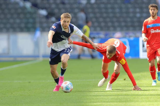 25 04 2025, xtgx, Soccer 2 Bundesliga, Hertha BSC Berlin Holstein Kiel emspor, v l Marten Winkler Hertha, 22 , Marko Ivezic Kiel, 6 duel, duel, fight, tackle DFL DFB REGULATIONS PROHIBIT ANY USE OF PHOTOGRAPHS as IMAGE SEQUENCES and or QUASI VIDEO Berlin
