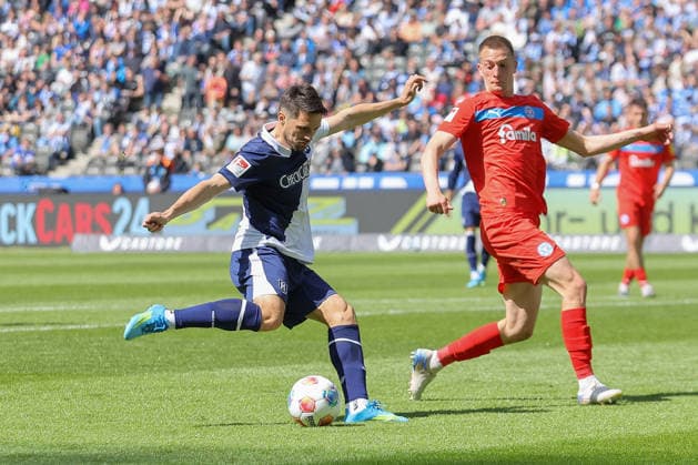25 04 2025, xtgx, Fußball 2 Bundesliga, Hertha BSC Berlin Holstein Kiel emspor, v l Josip Brekalo Hertha, 7 schiesst den Ball aufs Tor, Torschuss, Schuss DFL DFB REGULATIONS PROHIBIT ANY USE OF PHOTOGRAPHS as IMAGE SEQUENCES and or QUASI VIDEO Berlin