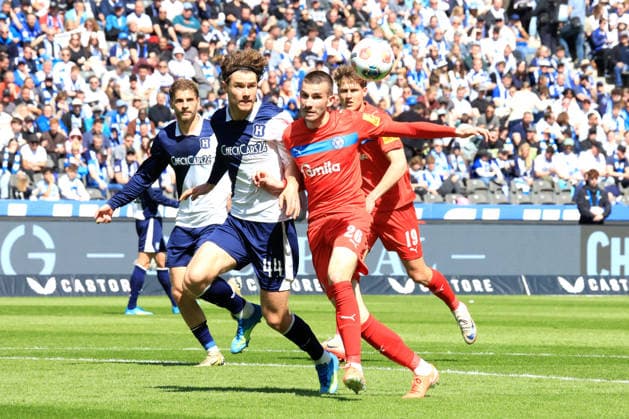 DEU, DFL, 2 FBL, Hertha BSC vs Holstein Kiel, 25 04 2026, Berliner Olympiastadion, Berlin, DEU, DFL, 2 FBL, Hertha BSC vs Holstein Kiel, in the picture Linus Gechter Hertha BSC Berlin 44 , David Zec Holstein Kiel 26 DFL regulations prohibit any use of Photographs as image sequences and or quasi video nordphotoxGmbHx xEngler nph00076