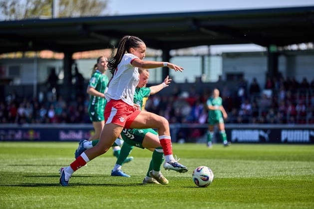 25 04 2026, GER, Womens Soccer, BL, 2025 2026, RB Leipzig SV Werder Bremen Lisa Baum 11, RB Leipzig , free position, action, with ball, duel Leipzig training center of the Red Bull Saxony Germany