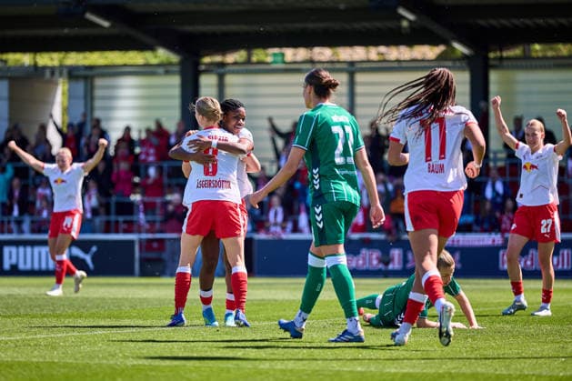 25 04 2026, GER, womens soccer, BL, 2025 2026, RB Leipzig SV Werder Bremen team, RB Leipzig, cheering after scoring 1 0 Leipzig training center of the Red Bull Saxony Germany