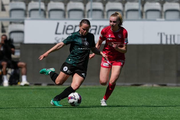 Switzerland AXA Women s Super League 2025 26, FC Thun vs Yverdon Sport FC Stockhorn Arena, Thun Chloe Warpelin 19 Yverdon vs Celine Schmid 34 Thun Copyright: xKjetilxWaberx