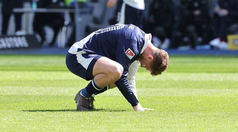Michael Cuisance disappointed after missed goal chance Disappointment Sport Football Soccer DFL 2 Bundesliga Men 31 Matchday Season 2025 2026 25 04 2026 Hertha BSC Berlin vs Holstein Kiel KSV DFL regulations prohibit any use of photographs as image sequences and or quasi video