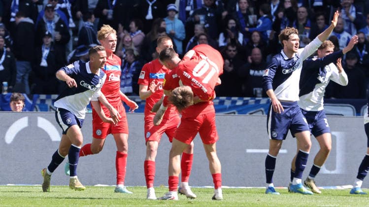 Jonas Therkelsen 10 celebrates after scoring 0 1 with teammates Joy Emotion Cheering Sport Soccer Football DFL 2 Bundesliga Men 31 Matchday Season 2025 2026 25 04 2026 Hertha BSC Berlin vs Holstein Kiel KSV DFL regulations prohibit any use of photographs as image sequences and or quasi video