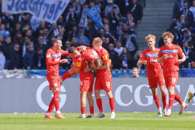 25 04 2025, xtgx, Fussball 2 Bundesliga, Hertha BSC Berlin Holstein Kiel emspor, v l Jonas Therkelsen Kiel, 10 Jubel, Torjubel, jubelt ueber das Tor, celebrate the goal, celebration DFL DFB REGULATIONS PROHIBIT ANY USE OF PHOTOGRAPHS as IMAGE SEQUENCES and or QUASI VIDEO Berlin