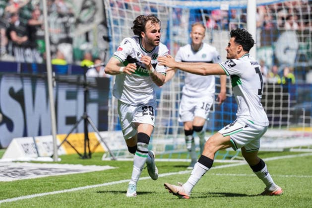 2 Bundesliga, Karlsruher SC vs Hannover 96, 25 04 2026 Goal celebration for 1 2 by Kolja Oudenne Hannover 96, 29 2 Bundesliga, Karlsruher SC vs Hannover 96, BBBank Wildpark Karlsruhe, 25 04 2026 DFB DFL REGULATIONS PROHIBIT ANY USE OF PHOTOGRAPHS AS IMAGE SEQUENCES AND OR QUASI VIDEO Copyright: xBEAUTIFULxSPORTS Boscox