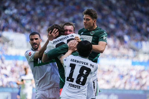 2. Bundesliga, Karlsruher SC vs Hannover 96, 25.04.2026 Torjubel zum 1:2 durch Kolja Oudenne (Hannover 96, 29) 2. Bundesliga, Karlsruher SC vs Hannover 96, BBBank Wildpark Karlsruhe, 25.04.2026 DFB DFL REGULATIONS PROHIBIT ANY USE OF PHOTOGRAPHS AS IMAGE SEQUENCES AND OR QUASI-VIDEO. *** 2 Bundesliga, Karlsruher SC vs Hannover 96, 25 04 2026 Goal celebration for 1 2 by Kolja Oudenne Hannover 96, 29 2 Bundesliga, Karlsruher SC vs Hannover 96, BBBank Wildpark Karlsruhe, 25 04 2026 DFB DFL REGULATIONS PROHIBIT ANY USE OF PHOTOGRAPHS AS IMAGE SEQUENCES AND OR QUASI VIDEO Copyright: xBEAUTIFULxSPORTS Boscox