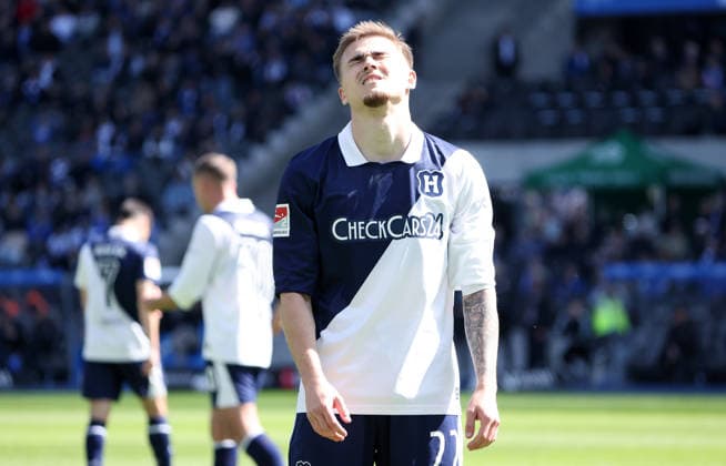 Marten Winkler disappointed Disappointment Sport Soccer Football DFL 2 Bundesliga Men 31 Matchday Season 2025 2026 25 04 2026 Hertha BSC Berlin vs Holstein Kiel KSV DFL regulations prohibit any use of photographs as image sequences and or quasi video