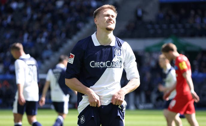 Marten Winkler disappointed Disappointment Sport Soccer Football DFL 2 Bundesliga Men 31 Matchday Season 2025 2026 25 04 2026 Hertha BSC Berlin vs Holstein Kiel KSV DFL regulations prohibit any use of photographs as image sequences and or quasi video