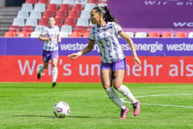 Womens football in Essen FOR EDITORIAL PURPOSES ONLY EDITORIAL USE ONLY p Vanessa Fürst of SGS Essen in the match against FC Carl Zeiss Jena The match between SGS Essen and FC Carl Zeiss Jena ended on 25 04 2026 with 4 3 in the stadium Essen at Hafenstraße 97a Michael Gohl FUNKE Foto Services p Sport Deutschland Nordrhein Westfalen Essen Copyright MichaelxGohl Copyright: MichaelxGohl doc85kkma0s5sxerltbp6b ,EDITORIAL USE ONLY Copyright: MichaelxGohl