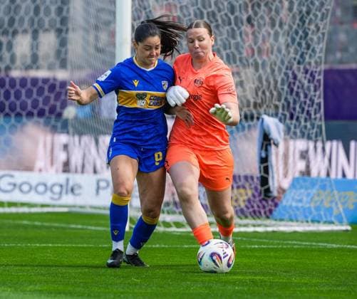 Womens football in Essen FOR EDITORIAL PURPOSES ONLY EDITORIAL USE ONLY p Kim Sindermann of SGS Essen in the match against FC Carl Zeiss Jena The match SGS Essen against FC Carl Zeiss Jena ended on 25 04 2026 with 4 3 in the stadium Essen at Hafenstraße 97a Michael Gohl FUNKE Foto Services p Sport Deutschland Nordrhein Westfalen Essen Copyright MichaelxGohl Copyright: MichaelxGohl doc85kkma7cqyawh4jup8v ,EDITORIAL USE ONLY Copyright: MichaelxGohl