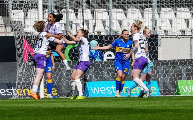 Womens football in Essen FOR EDITORIAL PURPOSES ONLY EDITORIAL USE ONLY p SGS Essens Ella Touon celebrates a goal against FC Carl Zeiss Jena The match between SGS Essen and FC Carl Zeiss Jena ended 4 3 at the Essen stadium on Hafenstraße 97a on 25 04 2026 Michael Gohl FUNKE Foto Services p Sport Deutschland Nordrhein Westfalen Essen Copyright MichaelxGohl Copyright: MichaelxGohl doc85kkm888mpd1mrhllpcg ,EDITORIAL USE ONLY Copyright: MichaelxGohl