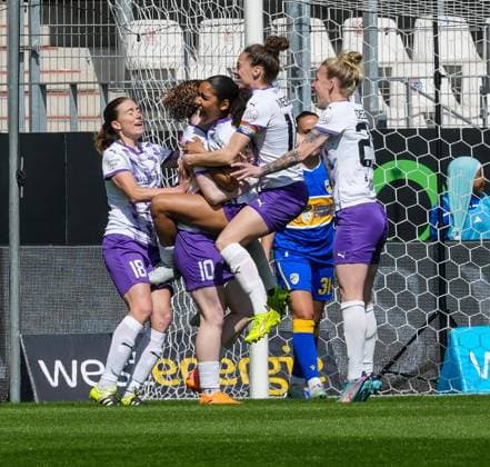 Womens football in Essen FOR EDITORIAL PURPOSES ONLY EDITORIAL USE ONLY p SGS Essens Ella Touon celebrates a goal against FC Carl Zeiss Jena The match between SGS Essen and FC Carl Zeiss Jena ended 4 3 at the Essen stadium on Hafenstraße 97a on 25 04 2026 Michael Gohl FUNKE Foto Services p Sport Deutschland Nordrhein Westfalen Essen Copyright MichaelxGohl Copyright: MichaelxGohl doc85kkm8dizu1abn2yicf ,EDITORIAL USE ONLY Copyright: MichaelxGohl