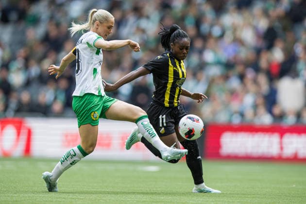 260425 Alice Carlsson of Hammarby and Monica Jusu Bah of Häcken during the UEFA Women s Europa Cup final match leg 1 between Hammarby and Häcken on April 25, 2026 in Stockholm Photo Caisa Rasmussen BILDBYRAN COP 353 JN0267 fotboll football soccer fotball europa cup hammarby häcken uefa womens europa cup dam bbeng  Copyright: CAISAxRASMUSSEN BB260425CR005