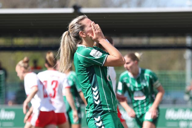 Google Pixel Womens Bundesliga, RB Leipzig SV Werder Bremen 25 04 2026 Medina Desic 9, Werder Bremen slaps hands in front of face after a missed chance, anger, emotions soccer, Google Pixel Womens Bundesliga, Season 2025 2026, 23 Matchday RB Leipzig vs SV Werder Bremen on 25 04 2026, Training Center Cottaweg, Leipzig DFB REGULATIONS PROHIBIT ANY USE OF PHOTOGRAPHS AS IMAGE SEQUENCES AND OR QUASI VIDEO Copyright: xBEAUTIFULxSPORTS JanxKaeferx