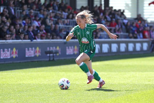 Google Pixel Frauen Bundesliga, RB Leipzig SV Werder Bremen 25 04 2026 Michelle Weiß 15, Werder Bremen Fußball, Google Pixel Frauen Bundesliga, Saison 2025 2026, 23 Spieltag RB Leipzig vs SV Werder Bremen am 25 04 2026, Trainingszentrum Cottaweg, Leipzig DFB REGULATIONS PROHIBIT ANY USE OF PHOTOGRAPHS AS IMAGE SEQUENCES AND OR QUASI VIDEO Copyright: xBEAUTIFULxSPORTS JanxKaeferx
