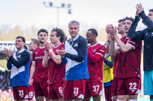 25 04 2026, Soccer, 2 Bundesliga, Matchday 31 Season 2025 2026, Preußen Münster DSC Arminia Bielefeld, The players of Arminia Bielefeld are happy about the victory, Mael Corboz DSC Arminia Bielefeld , Joel Grodowski DSC Arminia Bielefeld xRHR PHOTO TKx Copyright: RHR-FOTOx RHR-FOTO TK